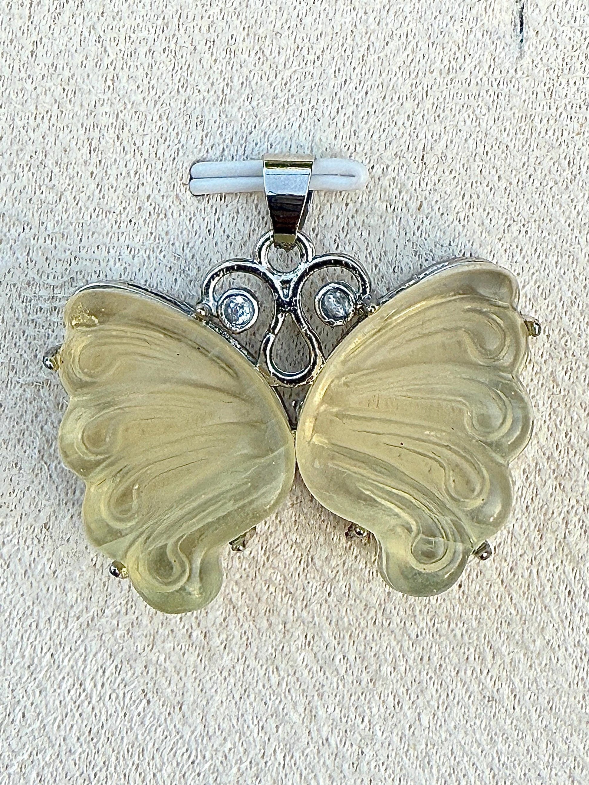 Pendentif papillon en fluorite pierre naturelle semi précieuse