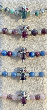 Bracelet bébé dragon et perle ronde pierre naturelle semi précieuse