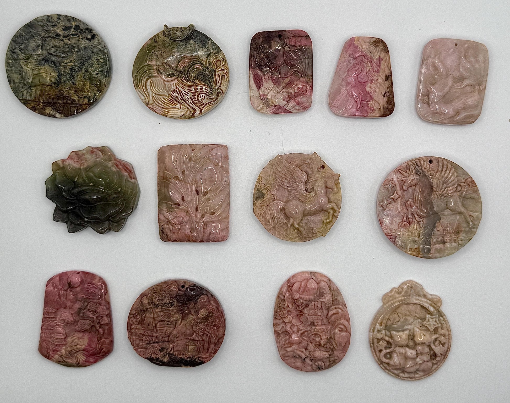 Pendentif en rhodonite sculptée pierre naturelle semi précieuse