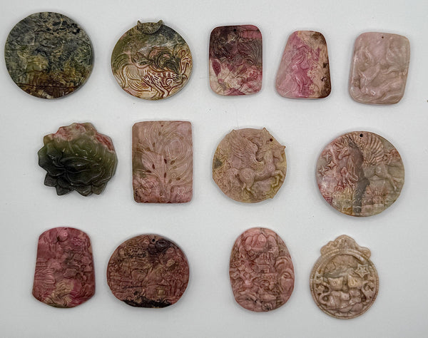 Pendentif en rhodonite sculptée pierre naturelle semi précieuse