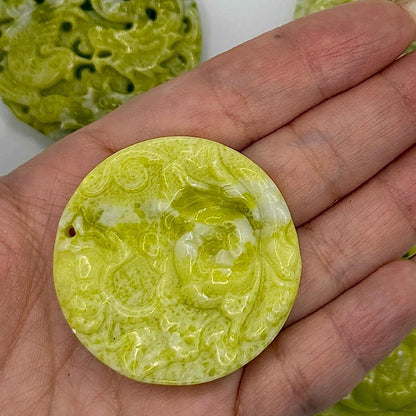 Pendentif en jade sculptée pierre naturelle semi précieuse