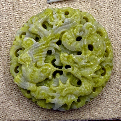 Pendentif en jade sculptée pierre naturelle semi précieuse