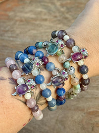 Bracelet bébé dragon et perle ronde pierre naturelle semi précieuse