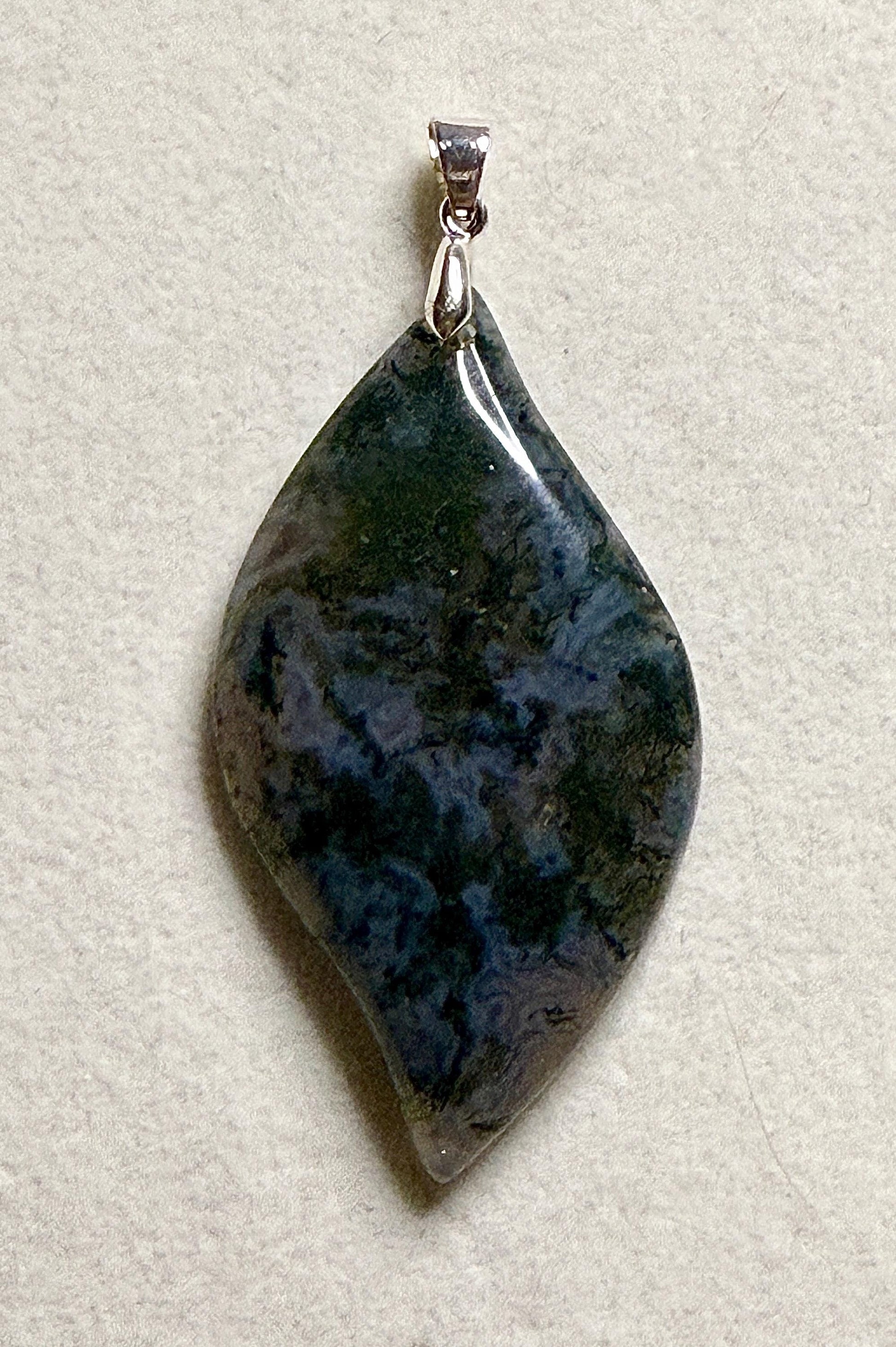 Pendentif agate mousse pierre naturelle semi précieuse