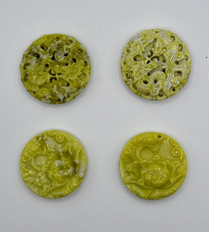 Pendentif en jade sculptée pierre naturelle semi précieuse