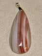 Pendentif en agate à bandes rose pierre naturelle