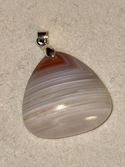 Pendentif en agate à bandes rose pierre naturelle