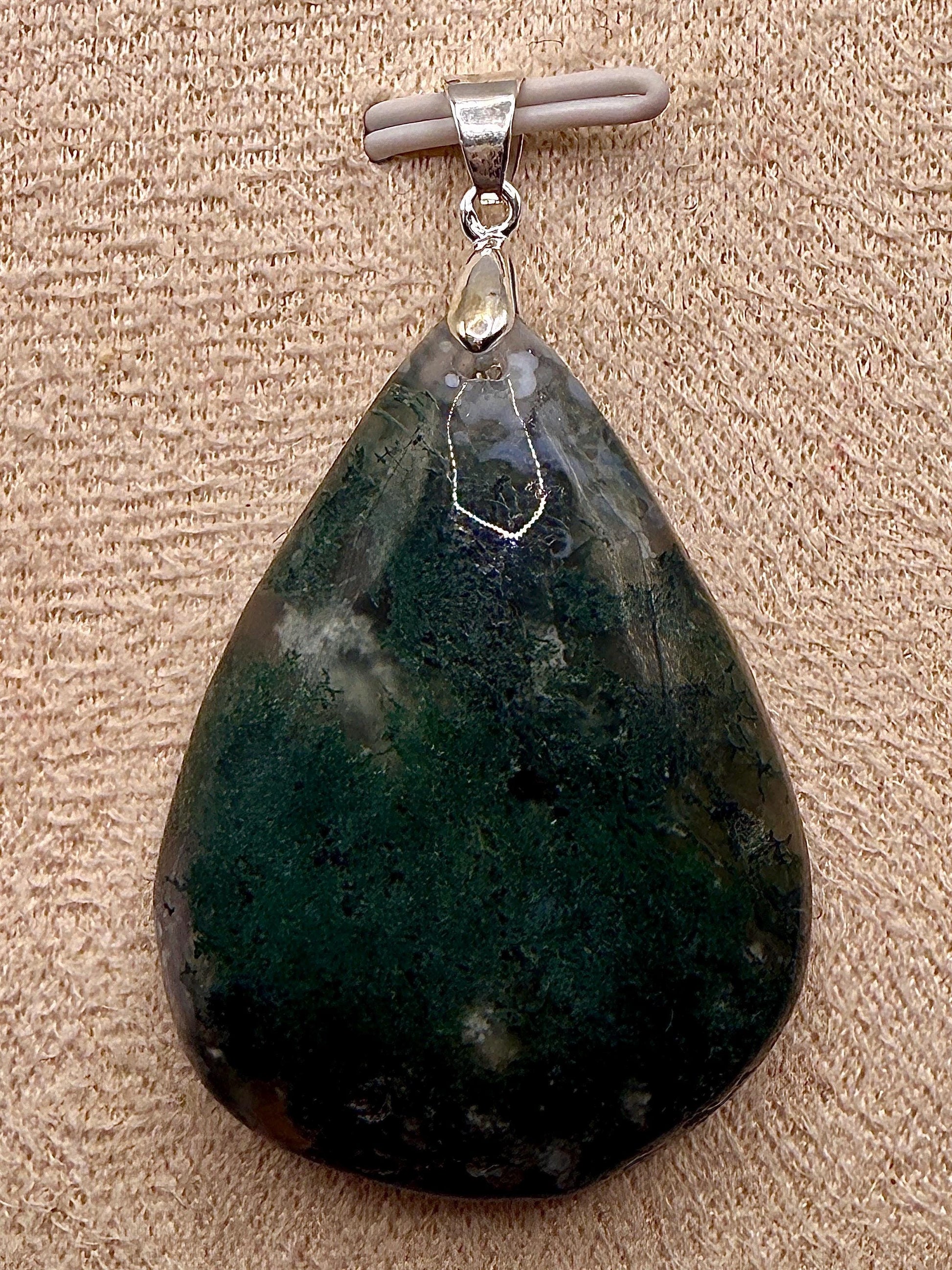 Pendentif goutte en agate mousse pierre naturelle semi précieuse