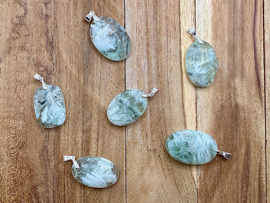Pendentif en fluorite plume pierre naturelle semi précieuse