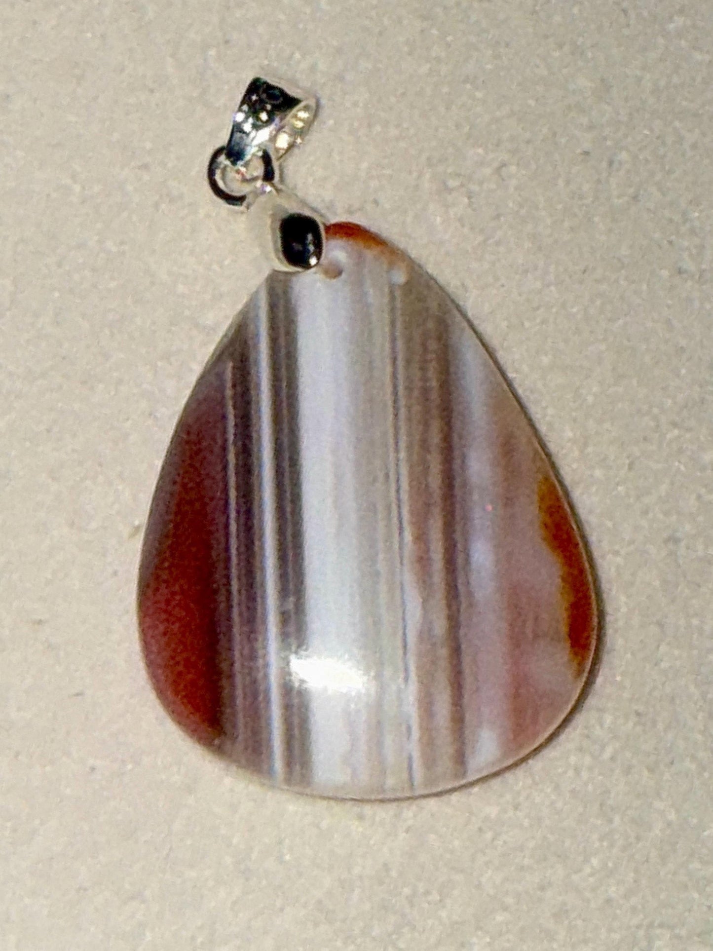 Pendentif en agate à bandes rose pierre naturelle