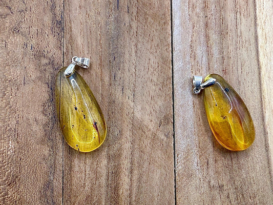 Pendentif en ambre et insecte pierre naturelle semi précieuse