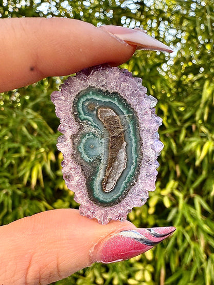 Exceptionnel tranche d’amethyste stalactite pierre naturelle semi précieuse