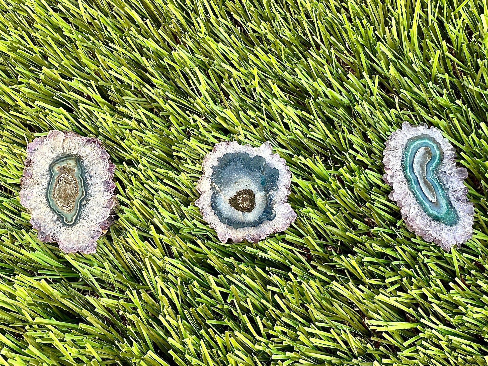 Exceptionnel tranche d’amethyste stalactite pierre naturelle semi précieuse