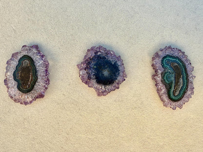 Exceptionnel tranche d’amethyste stalactite pierre naturelle semi précieuse