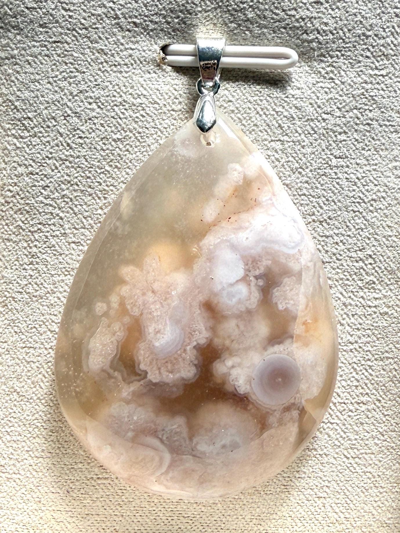 Pendentif agate fleurs pierre semi precieuse