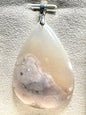 Pendentif agate fleurs pierre semi precieuse