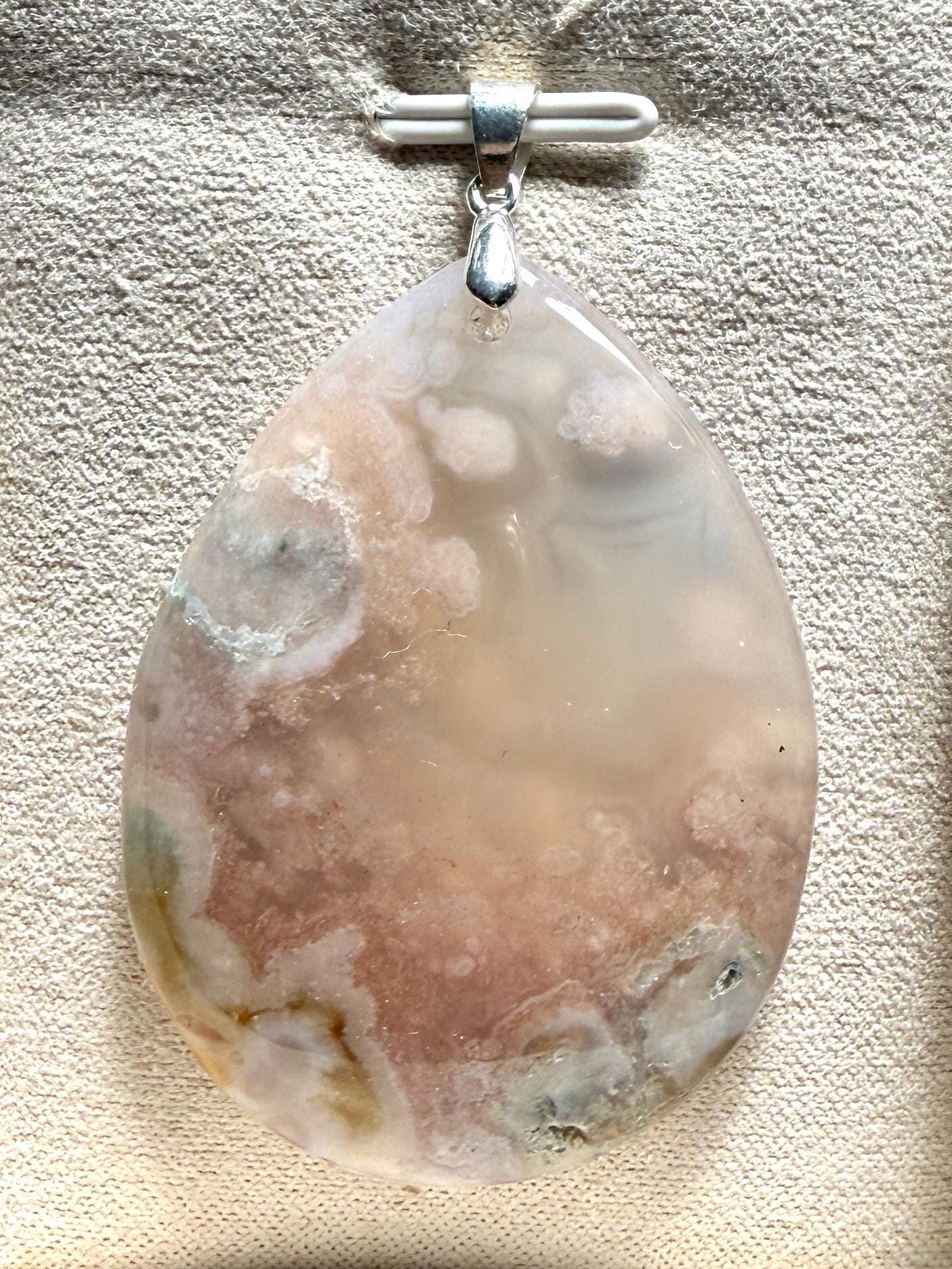 Pendentif agate fleurs pierre semi precieuse