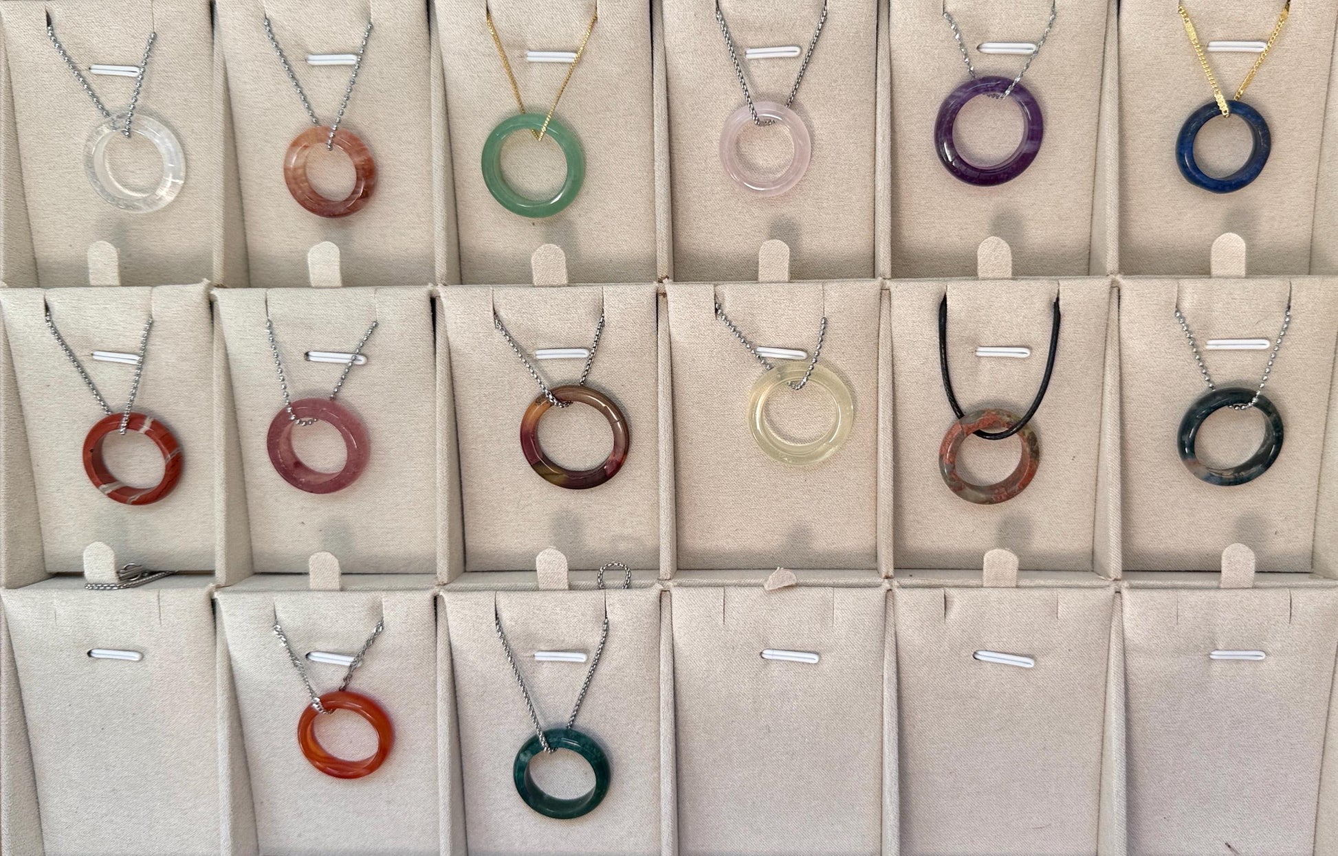 Collier anneaux en pierre semi precieuse