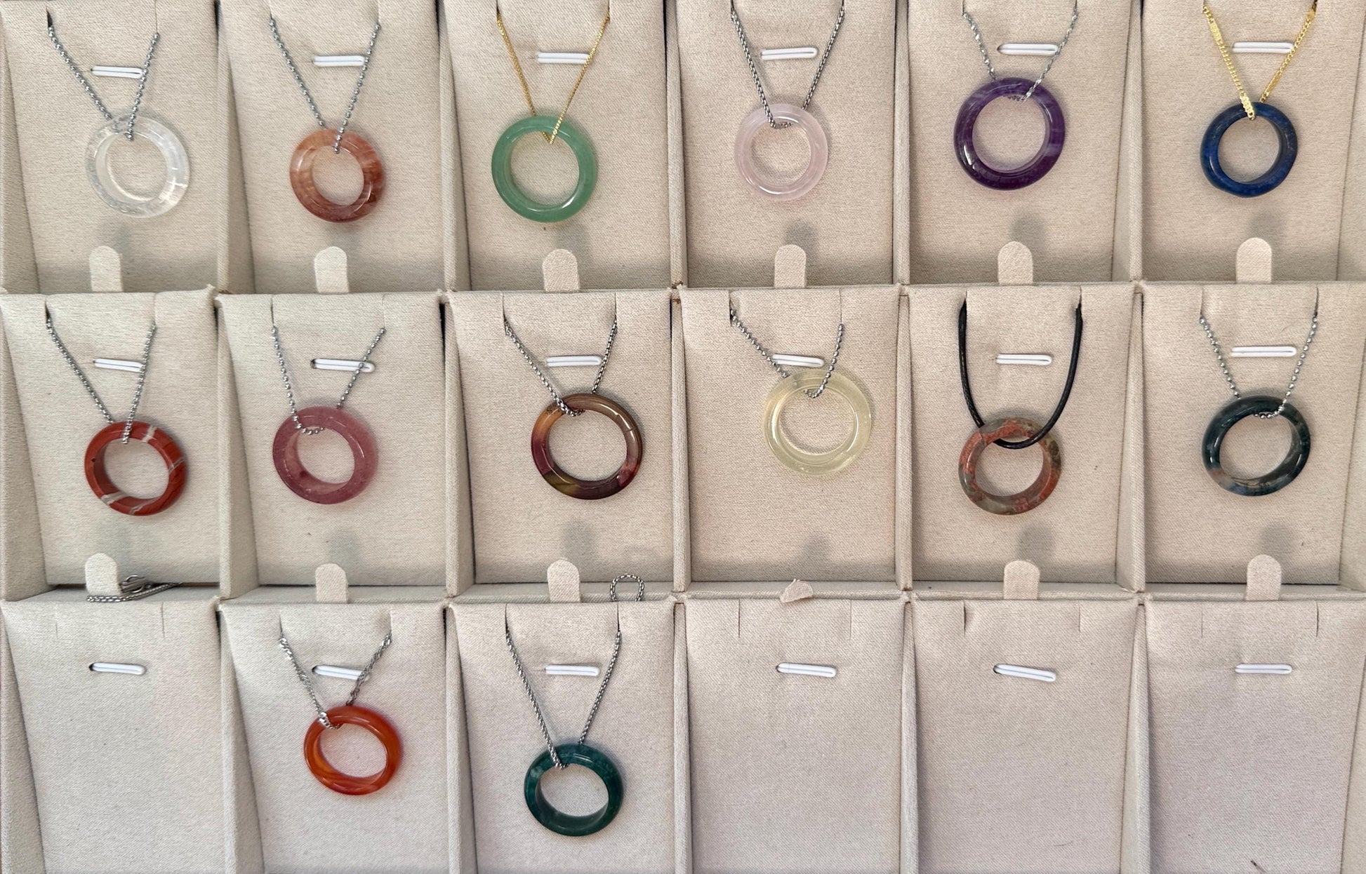 Collier anneaux en pierre semi precieuse