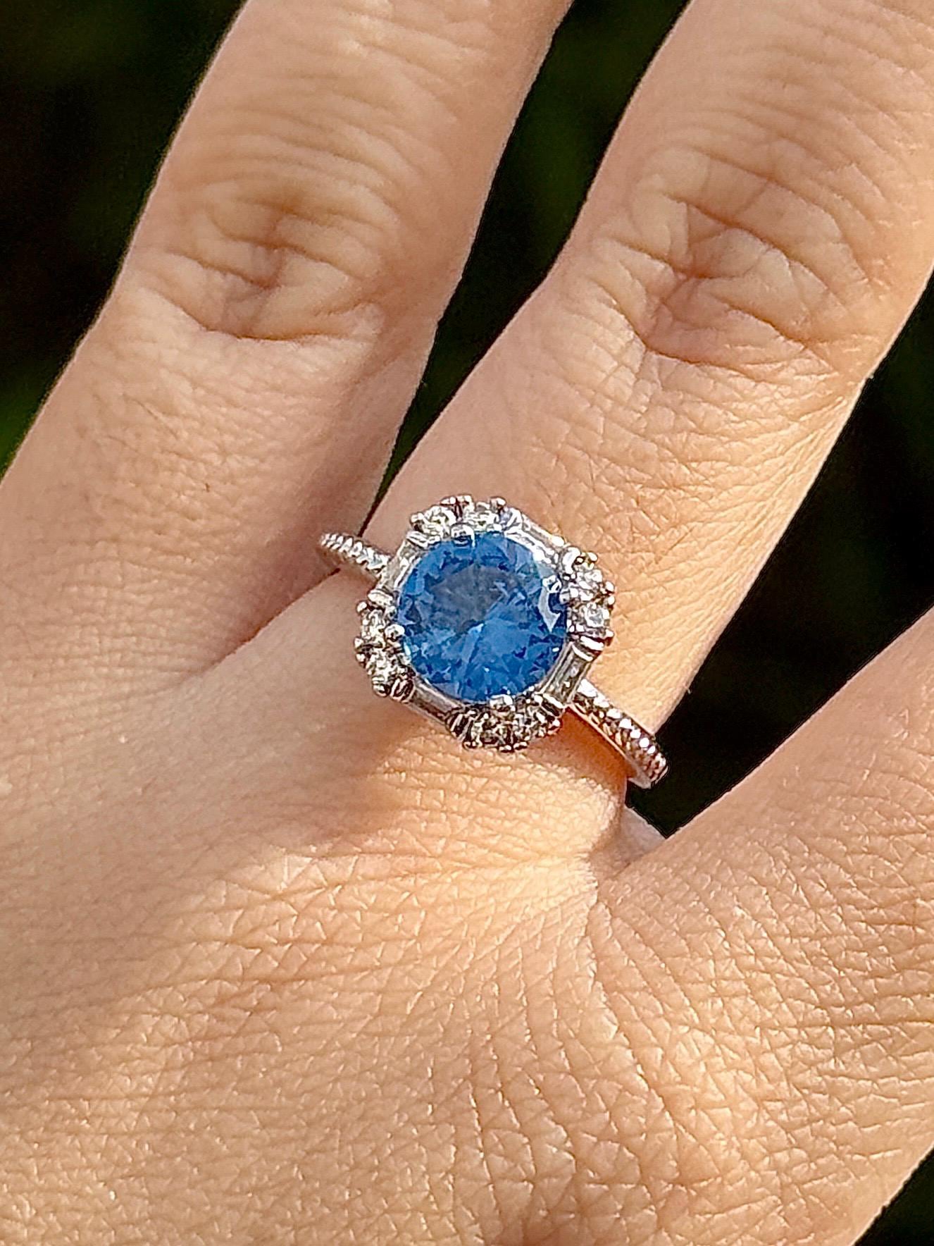 Bague en pierre précieuse