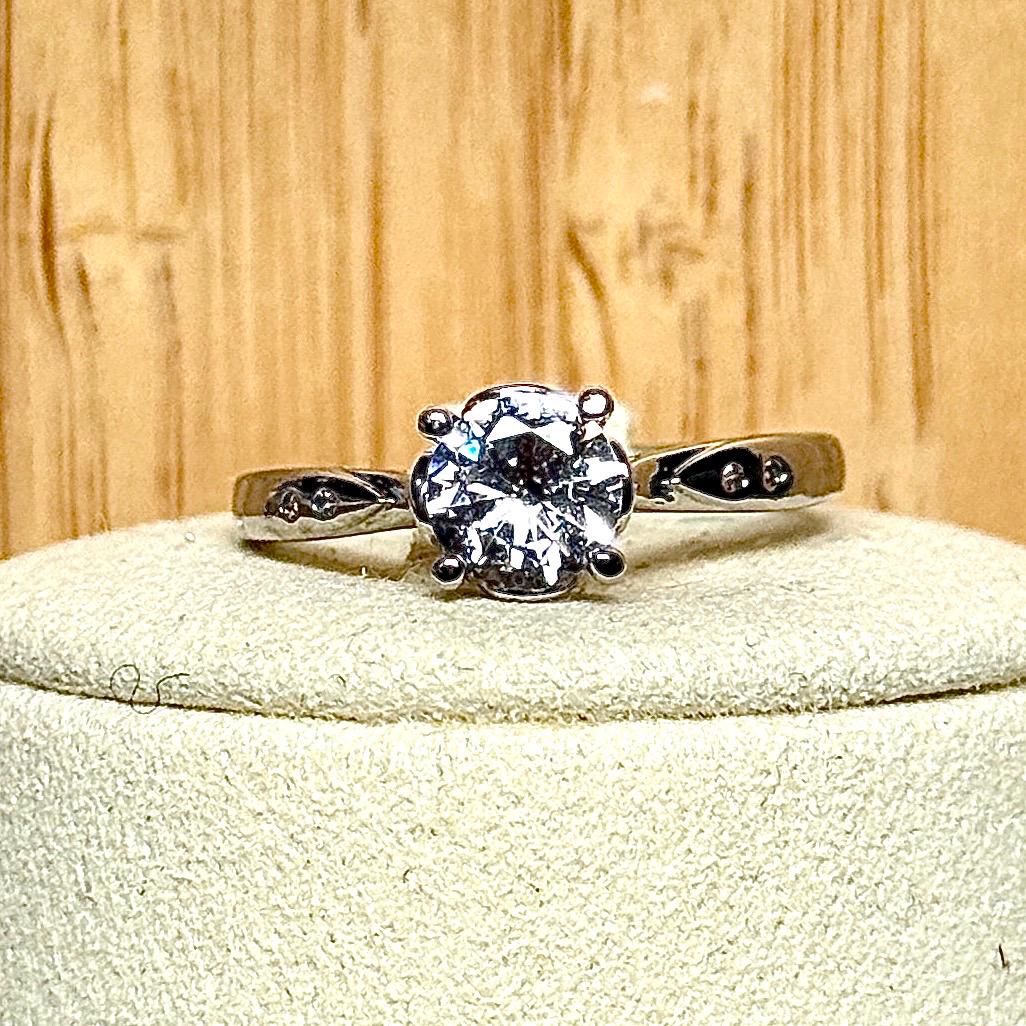 Bague en moissanite pierre semi précieuse