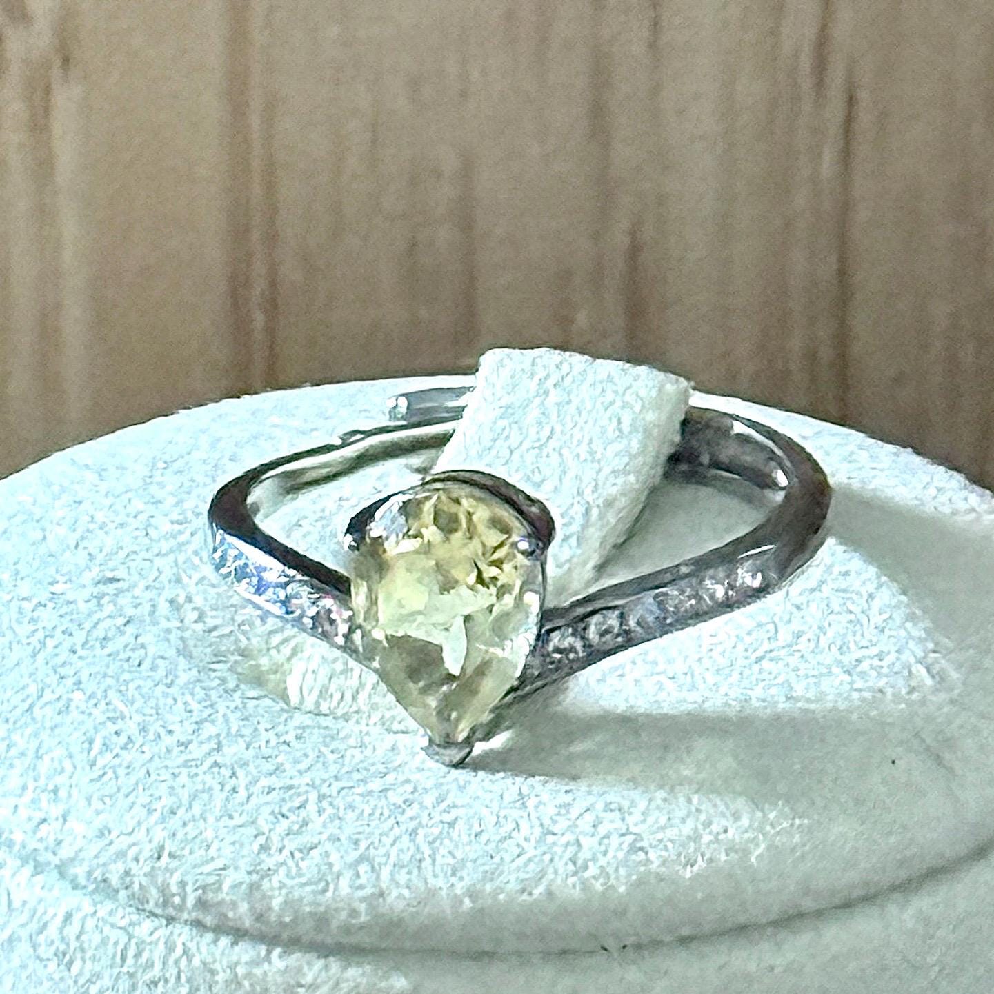 Bague en acier et pierre naturelle semi precieuse