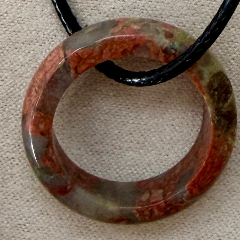 Collier anneaux en pierre semi precieuse