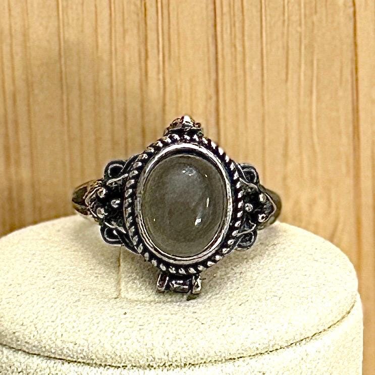 Bague à poison pierre semi précieuse