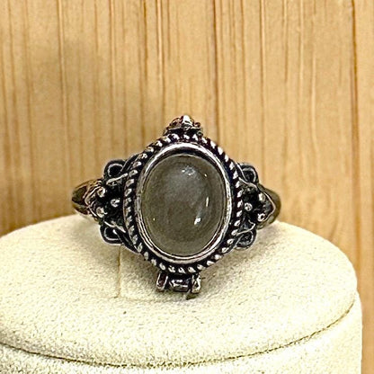 Bague à poison pierre semi précieuse