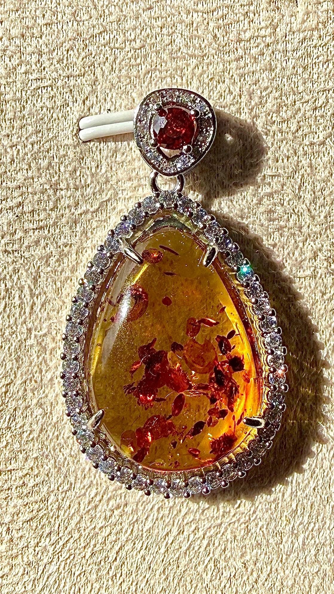 Pendentif en ambre pierre naturelle semi précieuse