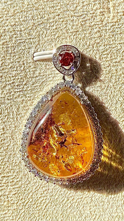 Pendentif en ambre pierre naturelle semi précieuse