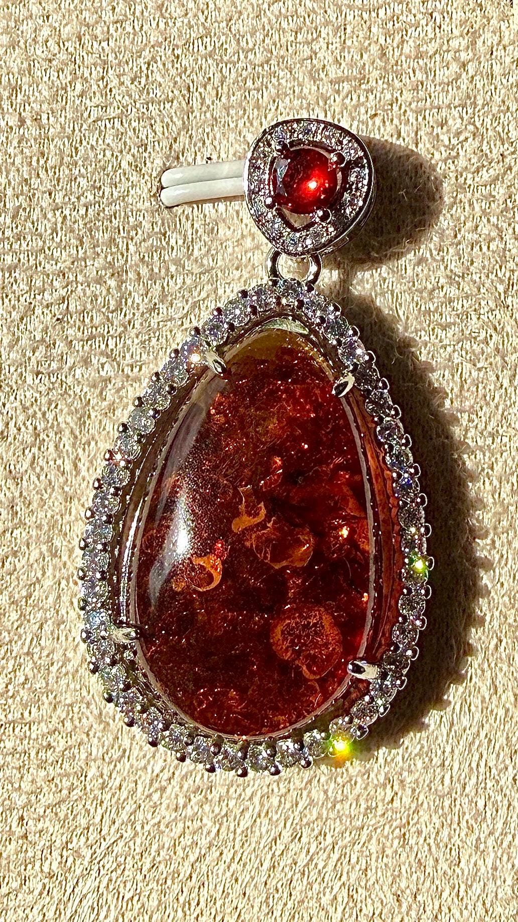 Pendentif en ambre pierre naturelle semi précieuse