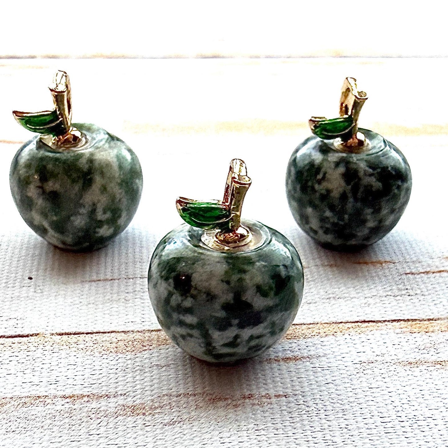 Mini pomme en pierre semi précieuses