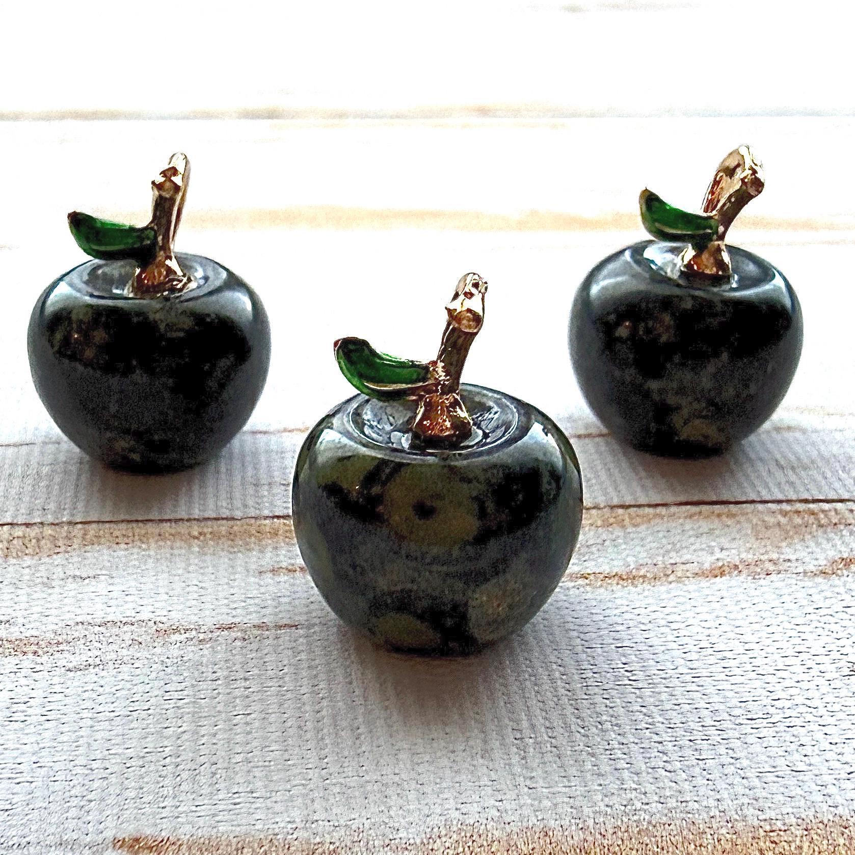 Mini pomme en pierre semi précieuses