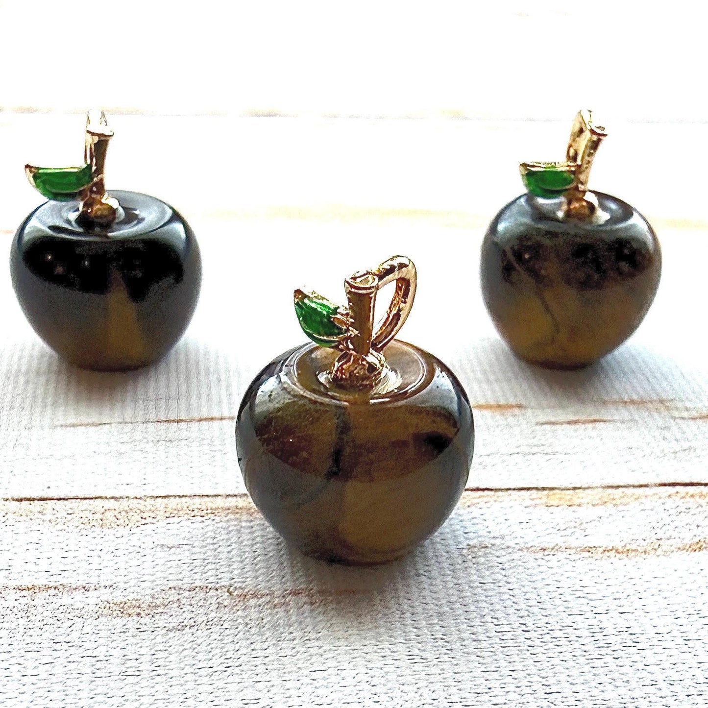 Mini pomme en pierre semi précieuses