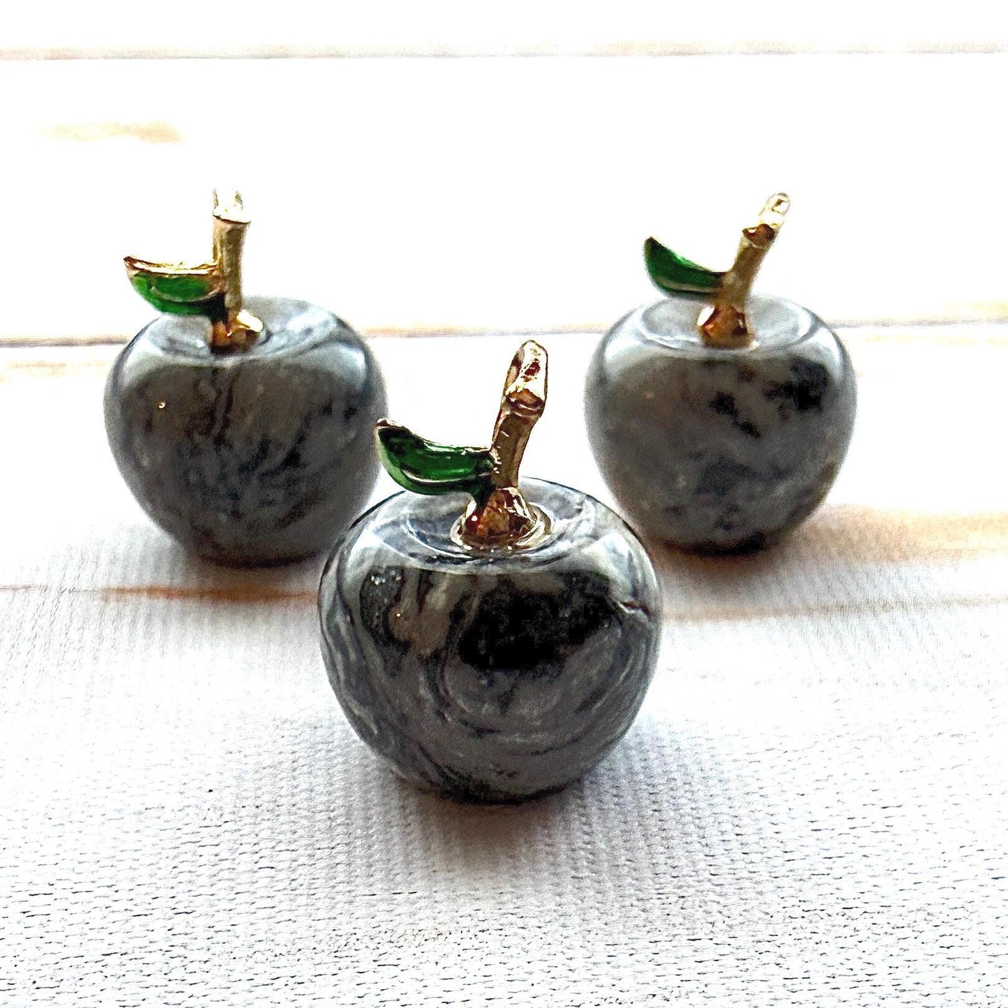 Mini pomme en pierre semi précieuses