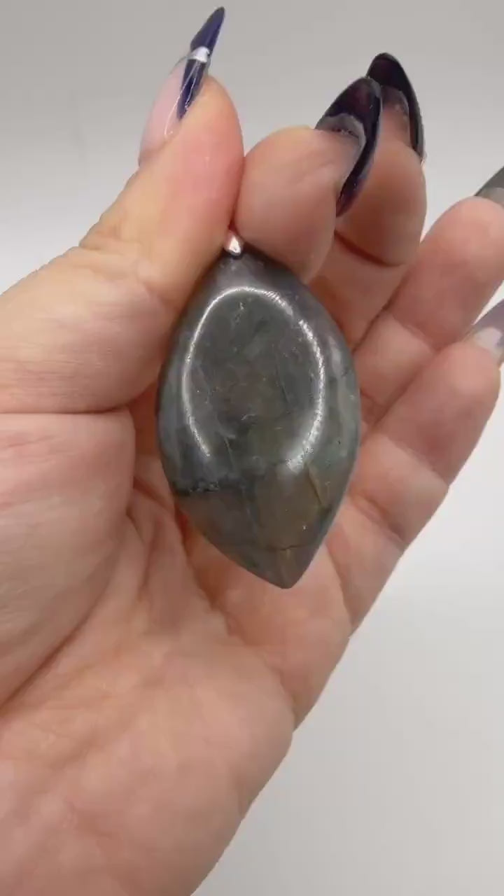 Pendentif en labradorite pierre naturelle semi précieuse